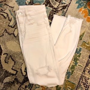 AE distressed high rise white jeggings/jeans